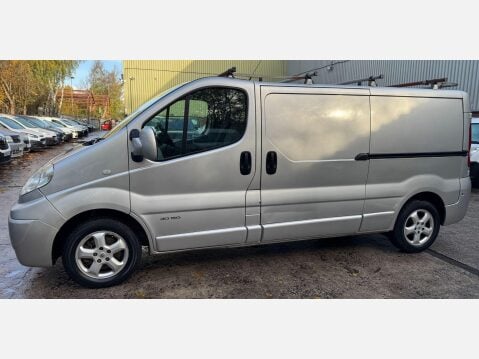 Renault Trafic 2.5 dCi LL29 Sport Panel Van 4dr Diesel Manual L3 H1 (Phase 3) (229 g/km, 1 23