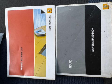 Renault Trafic 2.5 dCi LL29 Sport Panel Van 4dr Diesel Manual L3 H1 (Phase 3) (229 g/km, 1 41