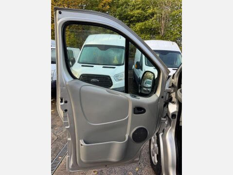 Renault Trafic 2.5 dCi LL29 Sport Panel Van 4dr Diesel Manual L3 H1 (Phase 3) (229 g/km, 1 37
