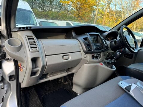 Renault Trafic 2.5 dCi LL29 Sport Panel Van 4dr Diesel Manual L3 H1 (Phase 3) (229 g/km, 1 39