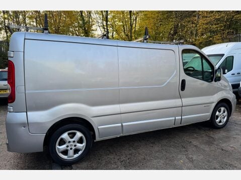 Renault Trafic 2.5 dCi LL29 Sport Panel Van 4dr Diesel Manual L3 H1 (Phase 3) (229 g/km, 1 10