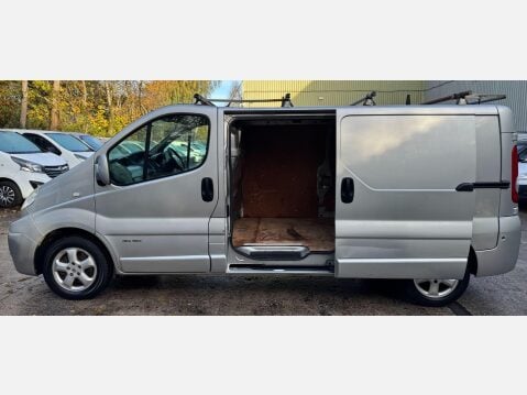 Renault Trafic 2.5 dCi LL29 Sport Panel Van 4dr Diesel Manual L3 H1 (Phase 3) (229 g/km, 1 21