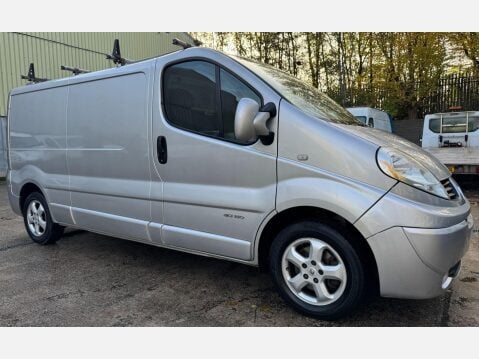 Renault Trafic 2.5 dCi LL29 Sport Panel Van 4dr Diesel Manual L3 H1 (Phase 3) (229 g/km, 1 4