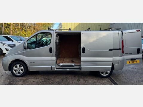 Renault Trafic 2.5 dCi LL29 Sport Panel Van 4dr Diesel Manual L3 H1 (Phase 3) (229 g/km, 1 20
