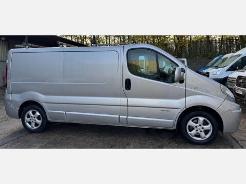 Renault Trafic 2.5 dCi LL29 Sport Panel Van 4dr Diesel Manual L3 H1 (Phase 3) (229 g/km, 1 6