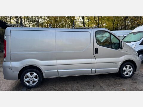Renault Trafic 2.5 dCi LL29 Sport Panel Van 4dr Diesel Manual L3 H1 (Phase 3) (229 g/km, 1 9