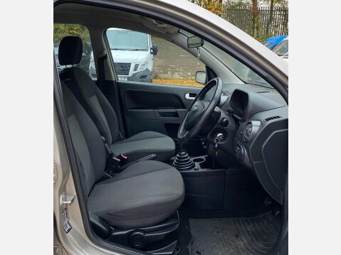 Ford Fusion 1.4 2 5dr 27