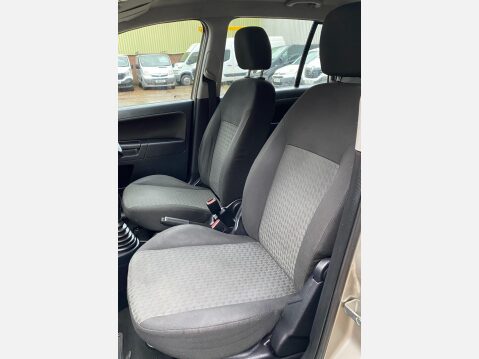 Ford Fusion 1.4 2 5dr 39