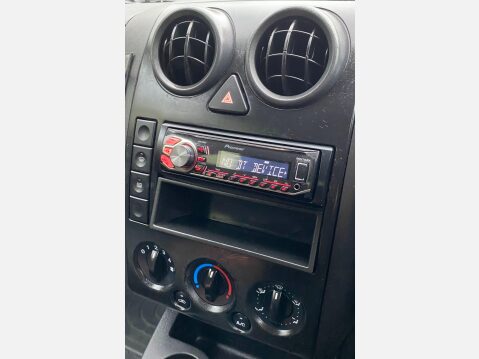 Ford Fusion 1.4 2 5dr 34