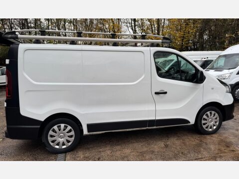 Renault Trafic 1.6 dCi 27 Business SWB Standard Roof Euro 5 5dr 9