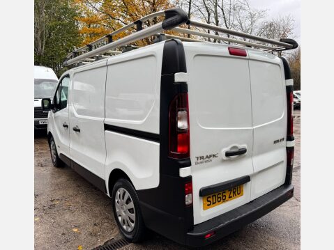 Renault Trafic 1.6 dCi 27 Business SWB Standard Roof Euro 5 5dr 15