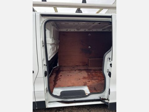 Renault Trafic 1.6 dCi 27 Business SWB Standard Roof Euro 5 5dr 22