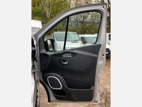 Vauxhall Vivaro 1.6 CDTi 2700 BiTurbo ecoFLEX Sportive L1 H1 Euro 5 (s/s) 5dr 28