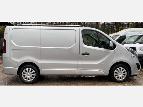 Vauxhall Vivaro 1.6 CDTi 2700 BiTurbo ecoFLEX Sportive L1 H1 Euro 5 (s/s) 5dr 9