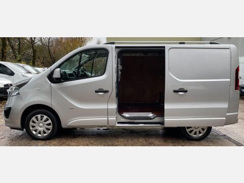 Vauxhall Vivaro 1.6 CDTi 2700 BiTurbo ecoFLEX Sportive L1 H1 Euro 5 (s/s) 5dr 21