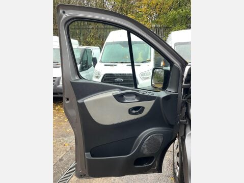 Renault Trafic 1.6 dCi 29 Business+ Panel Van 5dr Diesel Manual LWB Standard Roof Euro 6 ( 31