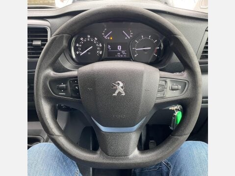 Peugeot Expert 2.0 BlueHDi 1400 Professional Standard Panel Van MWB Euro 6 (s/s) 6dr 28