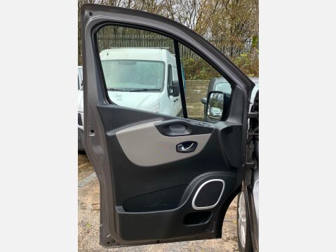 Renault Trafic 1.6 dCi 29 Sport Nav Panel Van 5dr Diesel Manual LWB Standard Roof Euro 6 ( 43