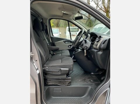 Renault Trafic 1.6 dCi 29 Sport Nav Panel Van 5dr Diesel Manual LWB Standard Roof Euro 6 ( 32