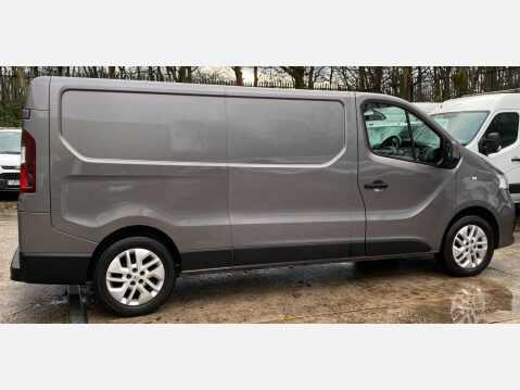 Renault Trafic 1.6 dCi 29 Sport Nav Panel Van 5dr Diesel Manual LWB Standard Roof Euro 6 ( 11