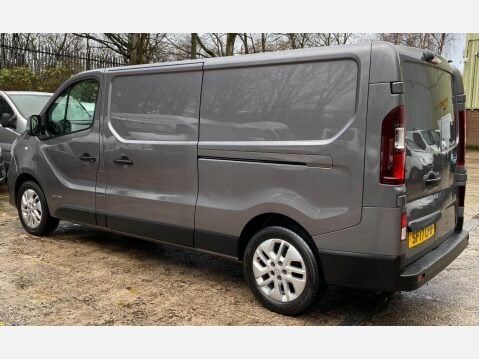 Renault Trafic 1.6 dCi 29 Sport Nav Panel Van 5dr Diesel Manual LWB Standard Roof Euro 6 ( 20