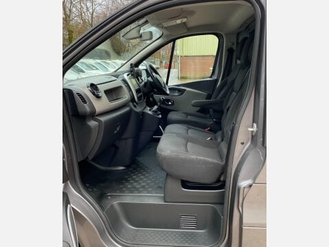 Renault Trafic 1.6 dCi 29 Sport Nav Panel Van 5dr Diesel Manual LWB Standard Roof Euro 6 ( 44