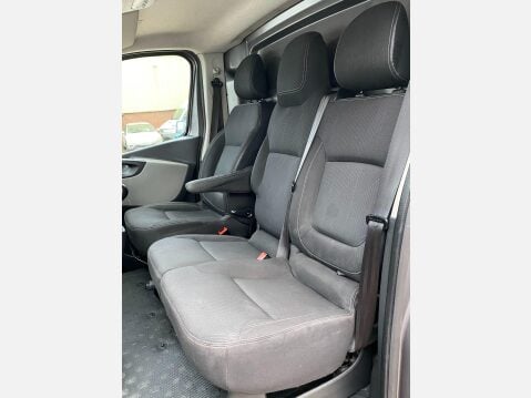 Renault Trafic 1.6 dCi 29 Sport Nav Panel Van 5dr Diesel Manual LWB Standard Roof Euro 6 ( 45