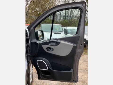 Renault Trafic 1.6 dCi 29 Sport Nav Panel Van 5dr Diesel Manual LWB Standard Roof Euro 6 ( 30