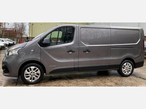 Renault Trafic 1.6 dCi 29 Sport Nav Panel Van 5dr Diesel Manual LWB Standard Roof Euro 6 ( 25