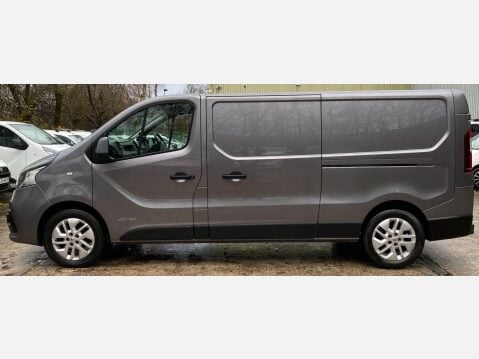 Renault Trafic 1.6 dCi 29 Sport Nav Panel Van 5dr Diesel Manual LWB Standard Roof Euro 6 ( 22