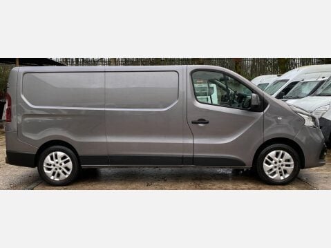 Renault Trafic 1.6 dCi 29 Sport Nav Panel Van 5dr Diesel Manual LWB Standard Roof Euro 6 ( 10