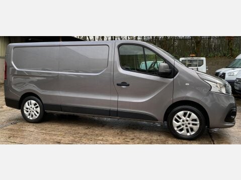 Renault Trafic 1.6 dCi 29 Sport Nav Panel Van 5dr Diesel Manual LWB Standard Roof Euro 6 ( 9