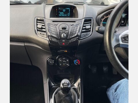 Ford Fiesta 1.25 Zetec Hatchback 3dr Petrol Manual Euro 5 (82 ps) 30