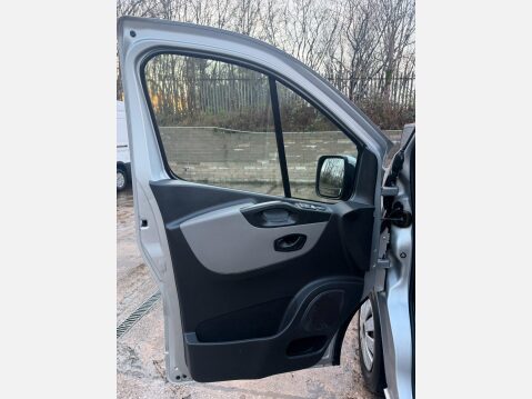 Renault Trafic 1.6 dCi 27 Business SWB Standard Roof Euro 5 5dr 35