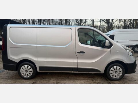 Renault Trafic 1.6 dCi 27 Business SWB Standard Roof Euro 5 5dr 7
