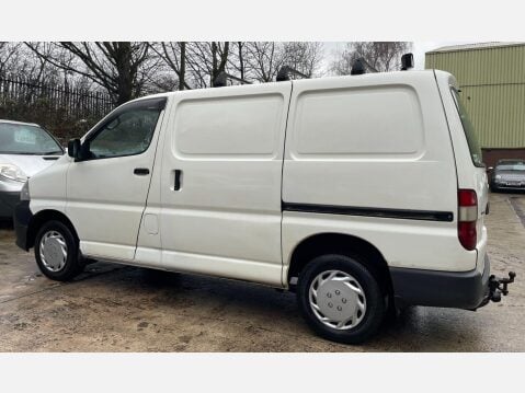 Toyota Hiace 2.5 280 D-4D Panel Van 4dr Diesel Manual RWD L1 H1 (221 g/km, 117 bhp) 14