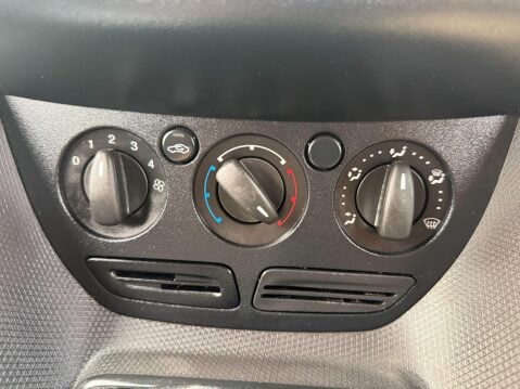 Ford Transit Connect 1.5 TDCi 210 Panel Van 5dr Diesel Manual L2 H1 (124 g/km, 74 bhp) 39