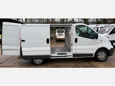 Vauxhall Vivaro 2.0 2900 CDTi Panel Van 4dr Diesel Manual FWD L1 (195 g/km, 113 bhp) 9