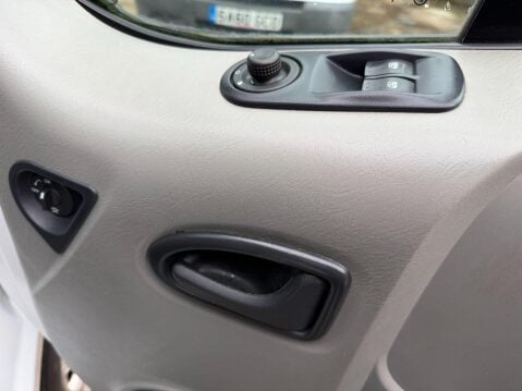 Vauxhall Vivaro 2.0 2900 CDTi Panel Van 4dr Diesel Manual FWD L1 (195 g/km, 113 bhp) 29