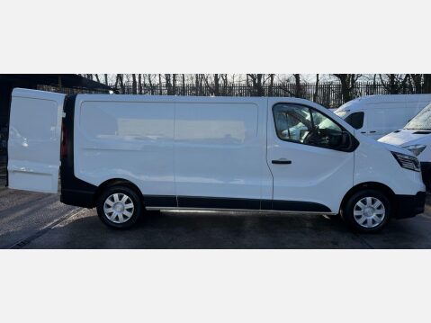Renault Trafic 2.0 dCi Blue LL30 Business Panel Van 5dr Diesel Manual L2 H1 Euro 6 (s/s) ( 9