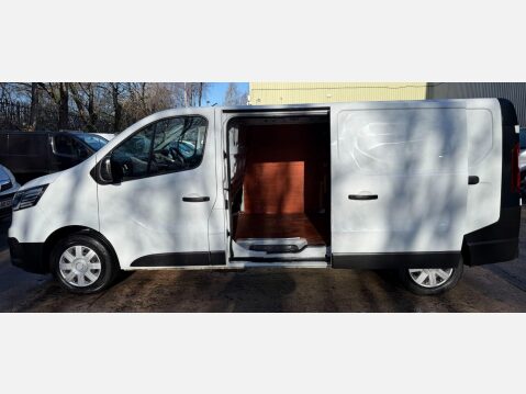 Renault Trafic 2.0 dCi Blue LL30 Business Panel Van 5dr Diesel Manual L2 H1 Euro 6 (s/s) ( 21