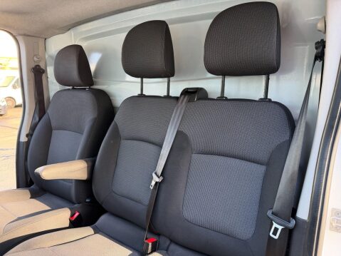 Renault Trafic 2.0 dCi Blue LL30 Business Panel Van 5dr Diesel Manual L2 H1 Euro 6 (s/s) ( 48