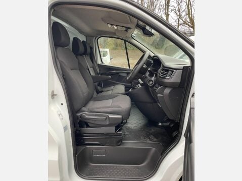 Renault Trafic 2.0 dCi Blue LH30 Business Panel Van 5dr Diesel Manual L2 H2 Euro 6 (s/s) ( 23