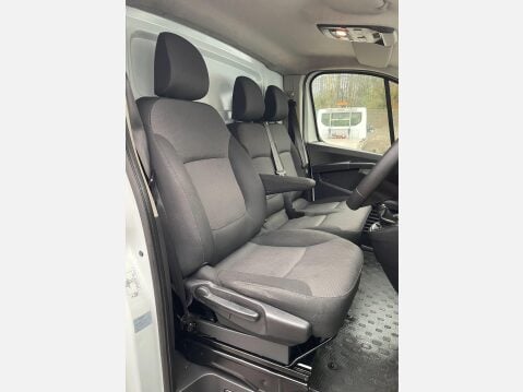 Renault Trafic 2.0 dCi Blue LH30 Business Panel Van 5dr Diesel Manual L2 H2 Euro 6 (s/s) ( 24