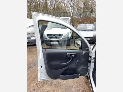 Vauxhall Combo 1.7 2000 CDTi 16v Crew Van 3dr Diesel Manual FWD L1 H1 (143 g/km, 99 bhp) 31