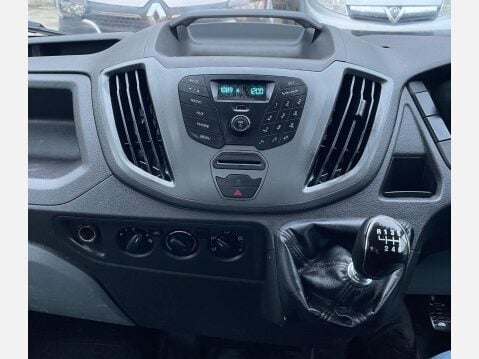 Ford Transit 2.2 TDCi 350 RWD L2 H1 Euro 5 2dr (DRW) 31