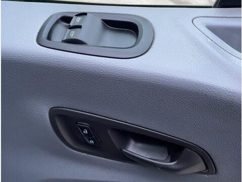 Ford Transit 2.2 TDCi 350 RWD L2 H1 Euro 5 2dr (DRW) 23