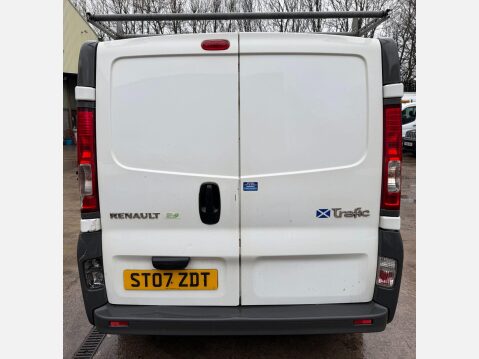 Renault Trafic 2.0 dCi SL27 L1 H1 4dr (Phase 3) 6