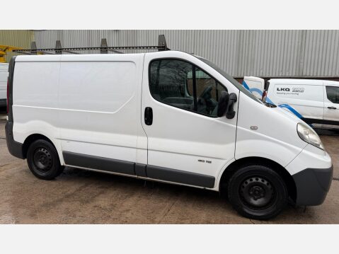 Renault Trafic 2.0 dCi SL27 L1 H1 4dr (Phase 3) 3