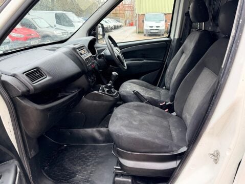 Fiat Doblo 1.3 JTD MultiJetII 16v Panel Van 4dr Diesel Manual L1 H1 (133 g/km, 90 bhp) 32